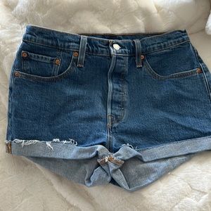 Levi’s cut off Jean short